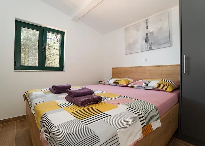 Family-friendly With Swimming Pool Cove Modrave, Sibenik - 20191 Apartamento *